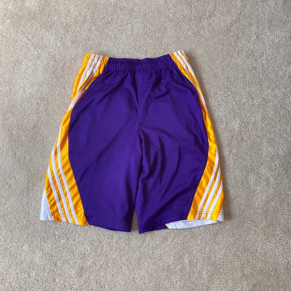 Rare Adidas Laker shorts - Picture 2 of 3